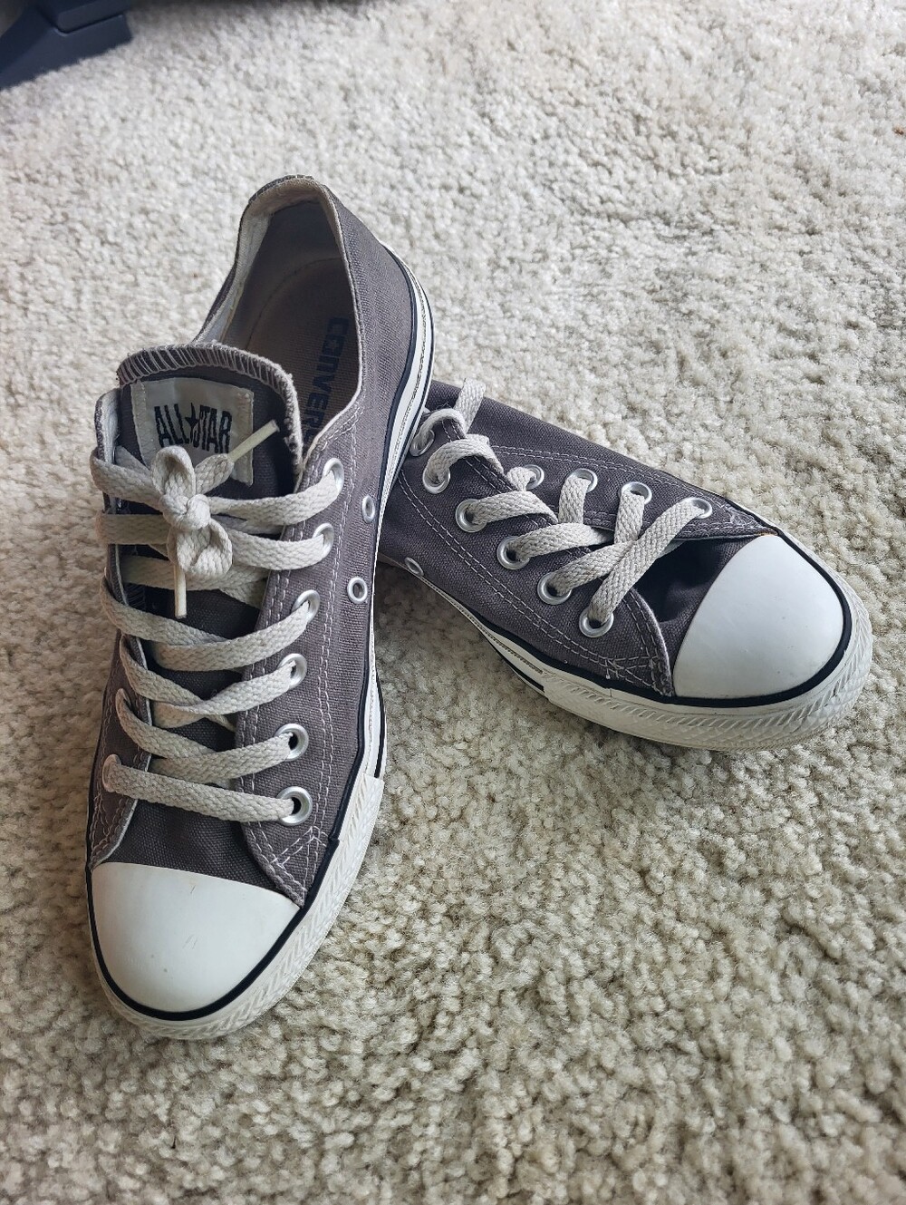 Converse Low Top Sneakers in Gray